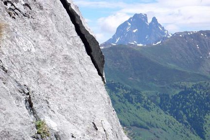 Le pic du Midi d'Ossau depuis la voie Flamenco des Ours
