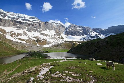 Lacs des Aires et cirque de Troumouse