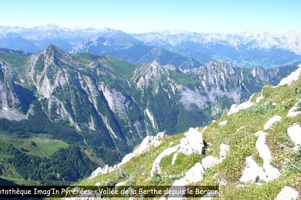 Vue sur la vallée de la Berthe et le Ronglet depuis le Bergon