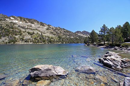 Lac d'Aumar dans le massif du Néouvielle