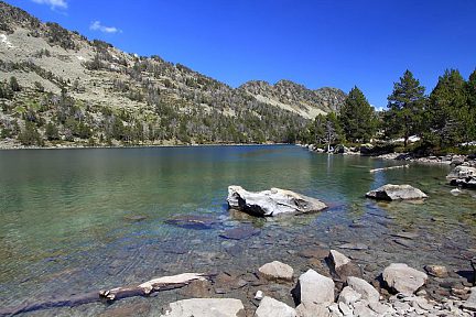 Lac d'Aumar dans le massif du Néouvielle, vue 6