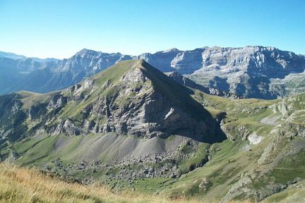 Le Comodoto et la muraille de la vallée de Pineta