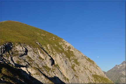 Blanc de Sécugnat, sommet en prairie en pente douce