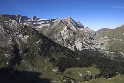 Cirque de Gavarnie pendant la montée au pic du Pimené