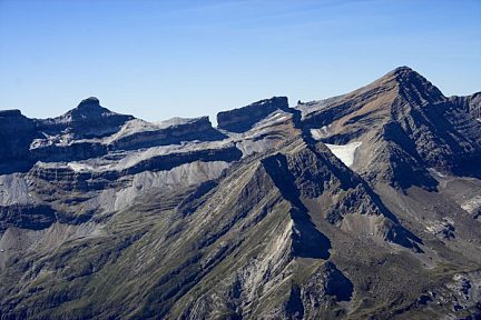Taillon, Casque et Brèche de Roland depuis le pic du Pimené