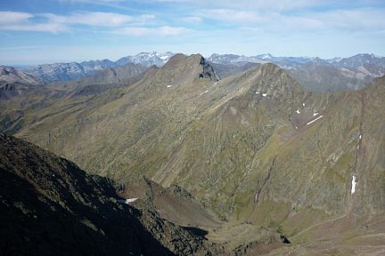 Pic du Port de la Pez (3018 m), vue sur le Monte Perdido et le Vignemale