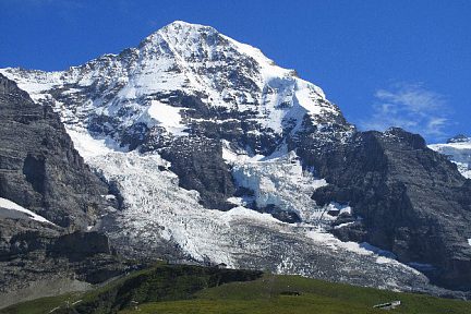 Le versant nord du Mönch (4107 m)