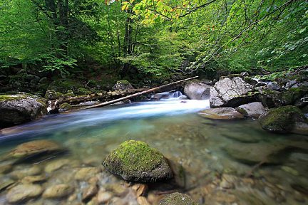 Rivière au-dessus de Cauterets, pose longue et filtre polarisant