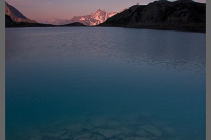 Lac de la Sagne, lever de soleil sur Belledonne