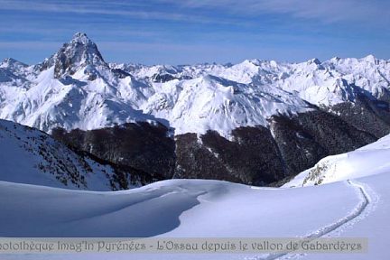 Le pic d'Ossau enneigé depuis le vallon de Gabardères