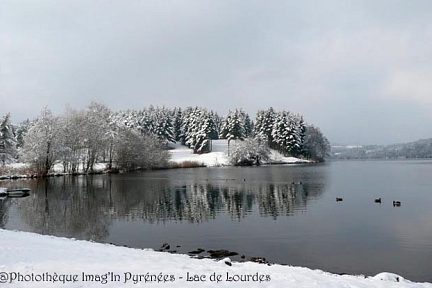 Le lac de Lourdes, effet miroir
