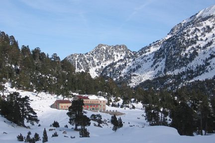 Le refuge du Marcadau en décembre 2010