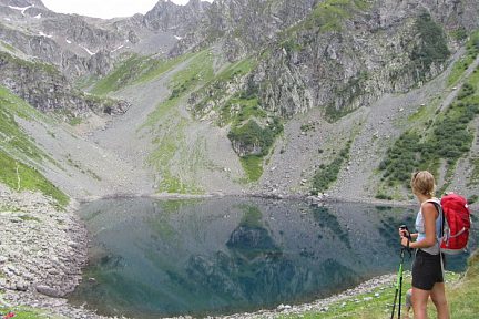 Devant le lac de Crop