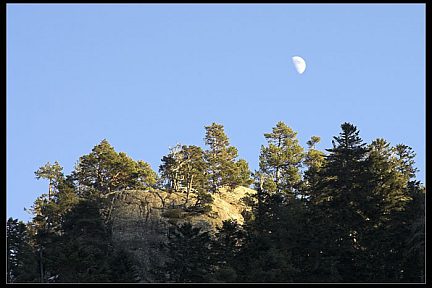 La lune se lève dans la vallée du Marcadau