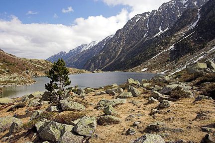 Le lac d'Estom en toutes saisons, à admirer sous tous les angles