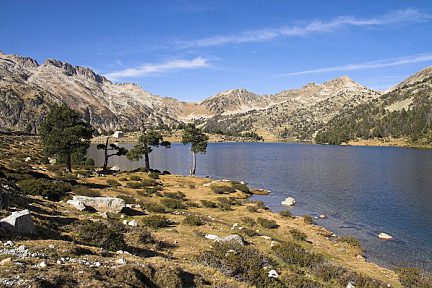 Lac d'Aumar, massif du Néouvielle, superbes environs photo