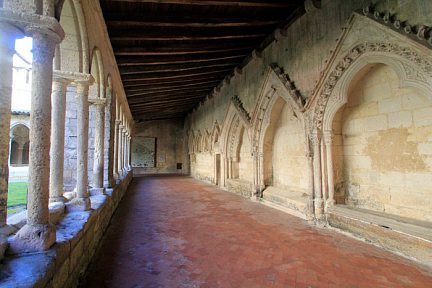Cloître de la collégiale de Saint Emilion