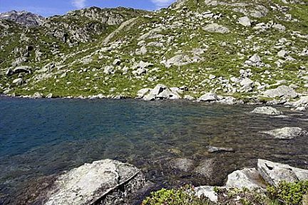 Refuge depuis le lac de la Glère