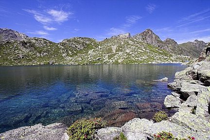 Lac et refuge de la Glère, Pyrénées