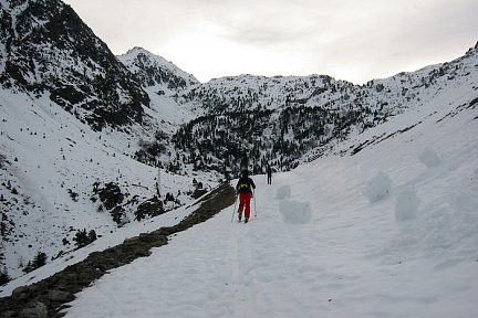 Randonnée à skis au lac de la Glère