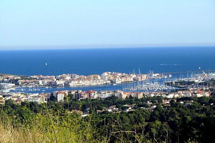 Vue depuis le Sémaphore du Mont Saint Loup sur le port du Cap d'Agde