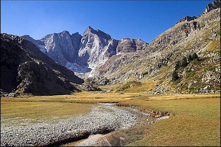 Vignemale depuis le sentier qui monte au refuge des Oulettes de Gaube