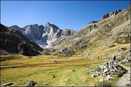Sentier et vignemale