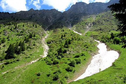 Nevé au dessus du Lac du Lauvitel en Isère ALPES