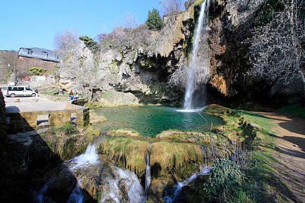 Cascade de Salles-la-Source, environ 40 mètres de haut
