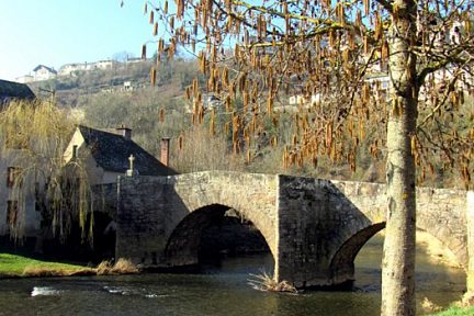 Balade à Layoule sous Rodez, pont de pierre et croix