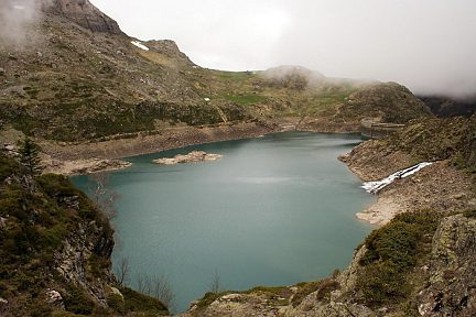 Rando autour du lac des Gloriettes : on surplombe le lac et le barrage