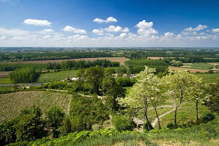 Vue sur la vallée depuis l'église de Sainte-Croix-du-Mont