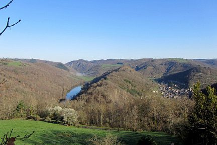 Estaing, village aveyronnais, vallée du Lot, vue 2