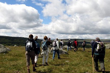 Randonnée près du col de Bonnecombe sur l'Aubrac, Lozère