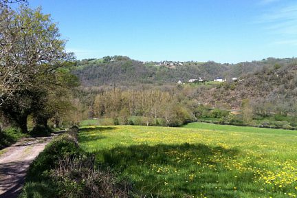 Vallée de l'Aveyron, randonnée VTT en boucle sur Ruols, vue 2
