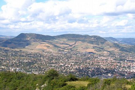 Millau vu depuis l'aire de Vision de Brunas