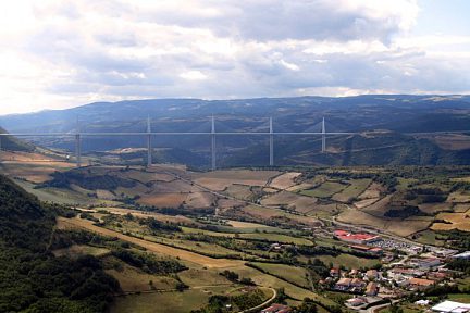 Viaduc de Millau depuis l'aire de vision de Brunas