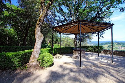 Un endroit pour se protéger du soleil dans le jardin de Marqueyssac