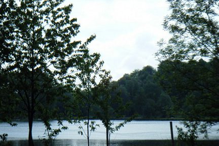 Lac de Bernissart depuis le circuit transfrontalier de Bon-Secours