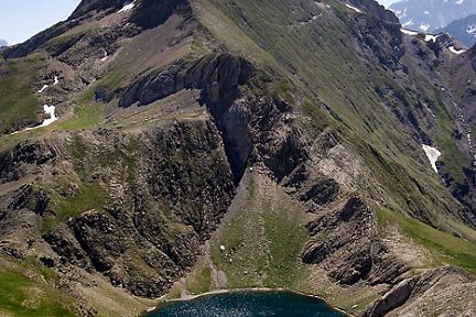 Lac de la Bernatoire depuis le sentier qui monte au pic de la Bernatoire
