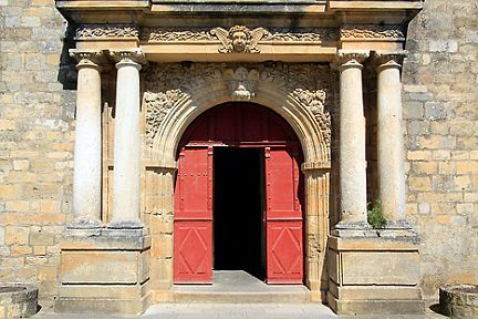Porte de l'église de Domme