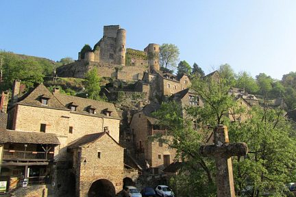 Belcastel, randonnée dans un des plus beaux villages de France