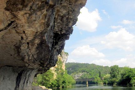 Randonnée sur le chemin de halage près de Saint Cirq Lapopie dans le Lot