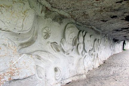 Intérieur du chemin de halage du Ganil qui relie Saint Cirq Lapopie à Bouziès