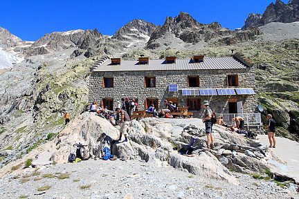 Refuge du Glacier Blanc avant la montée au glacier