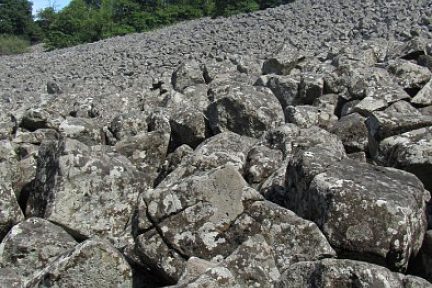 Coulée de lave de Roquelaure, site touristique près d'Espalion