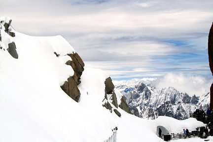 Depuis l'Aiguille du Midi sur le tunnel de neige