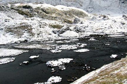Cirque de Troumouse sous la neige et le brouillard