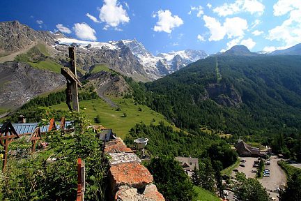 Vue sur le massif de La Meije depuis La Grave