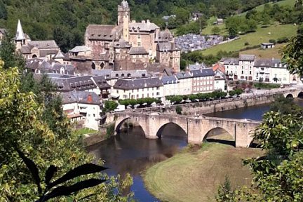 Randonnée à Estaing, un des Plus Beaux Villages de France